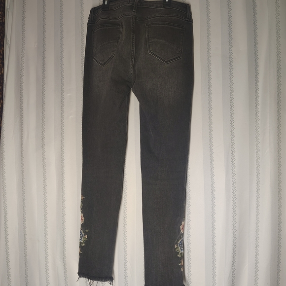 DRIFTWOOD Floral Embroidered, Raw Hem ,Ankle Jeans - Picture 4 of 5